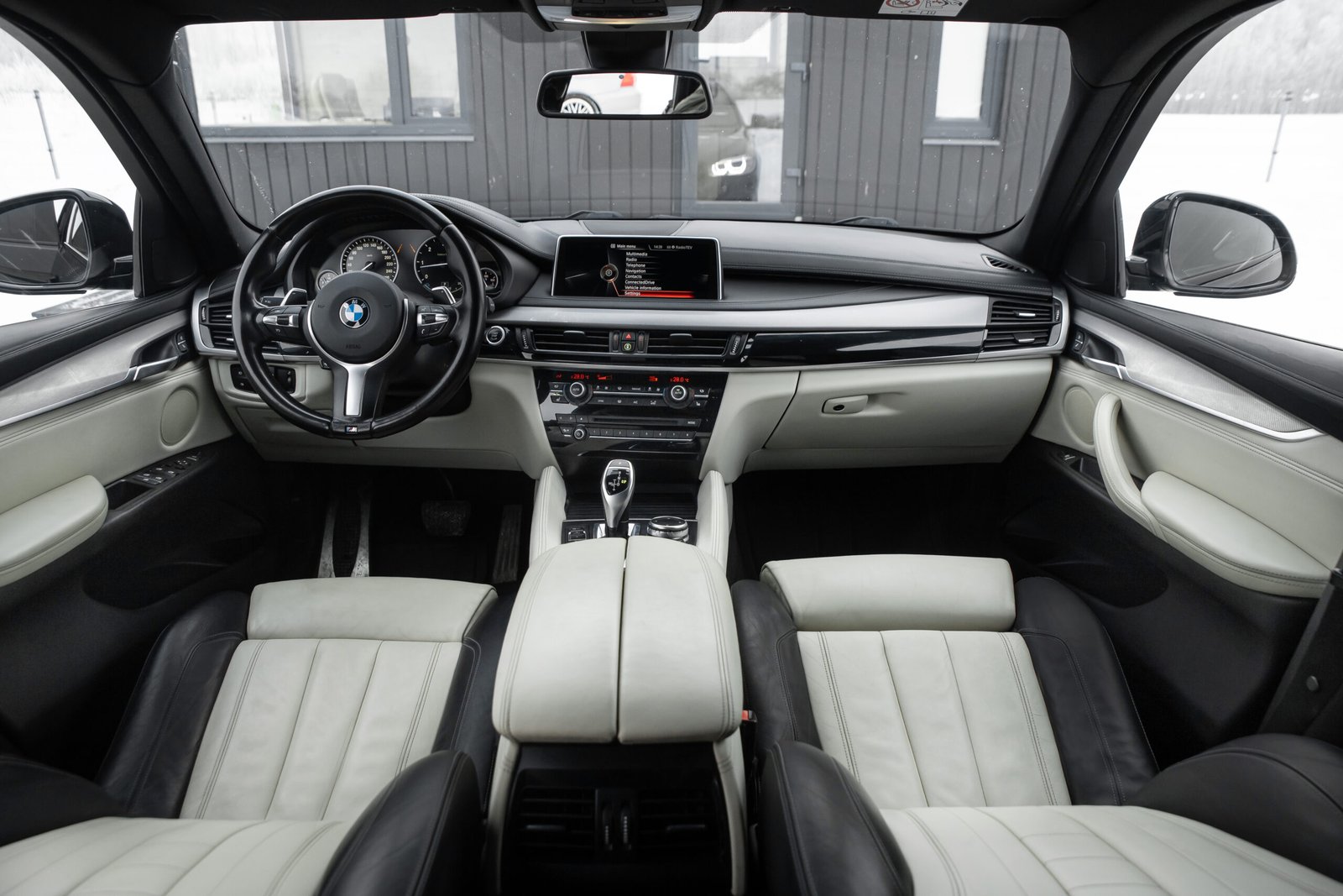 
								BMW X6 3.0D 190KW F16 M-SPORPAKET full									