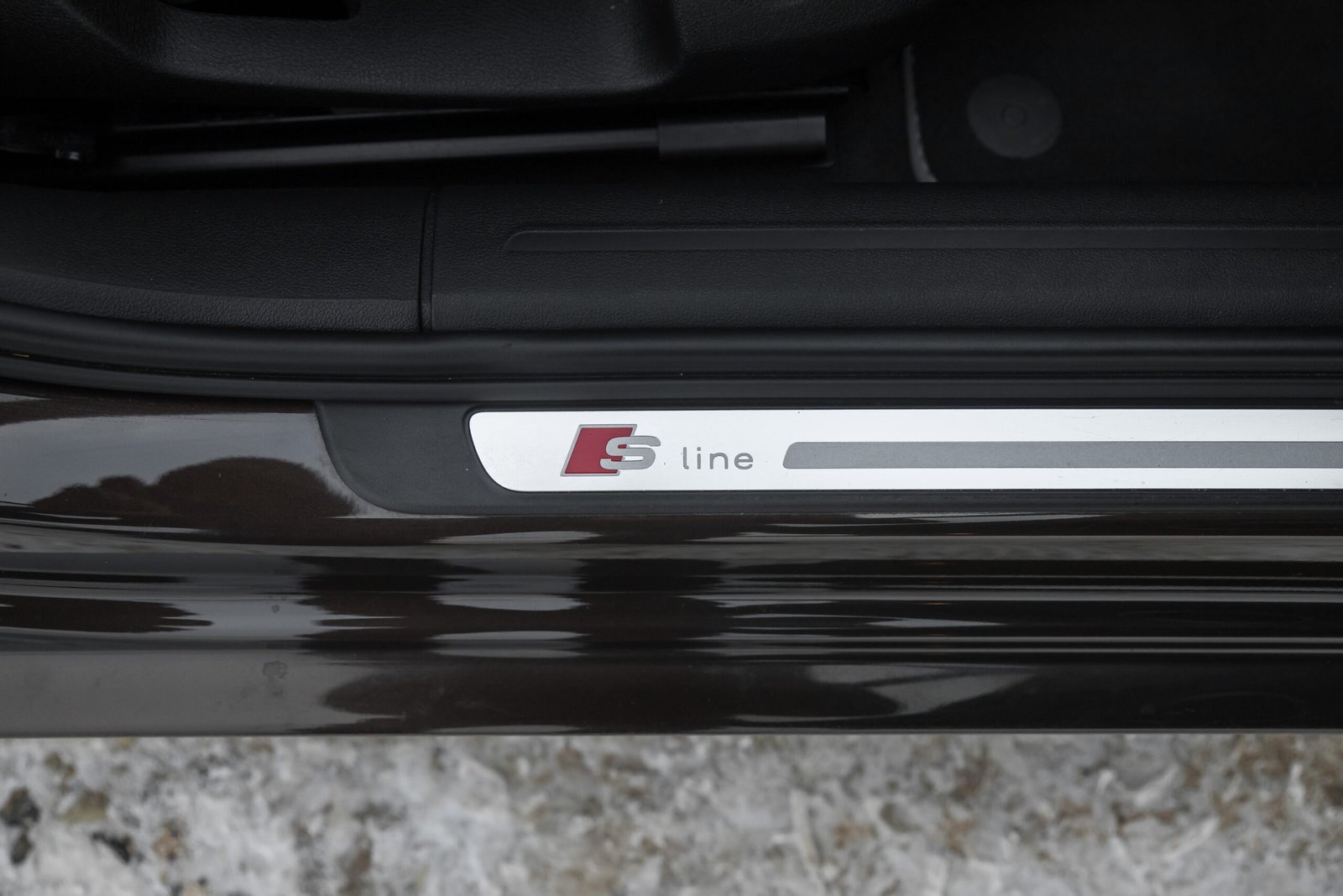 
								AUDI A4 FACELIFT 3.0D 180 KW QUATTRO S-LINE full									