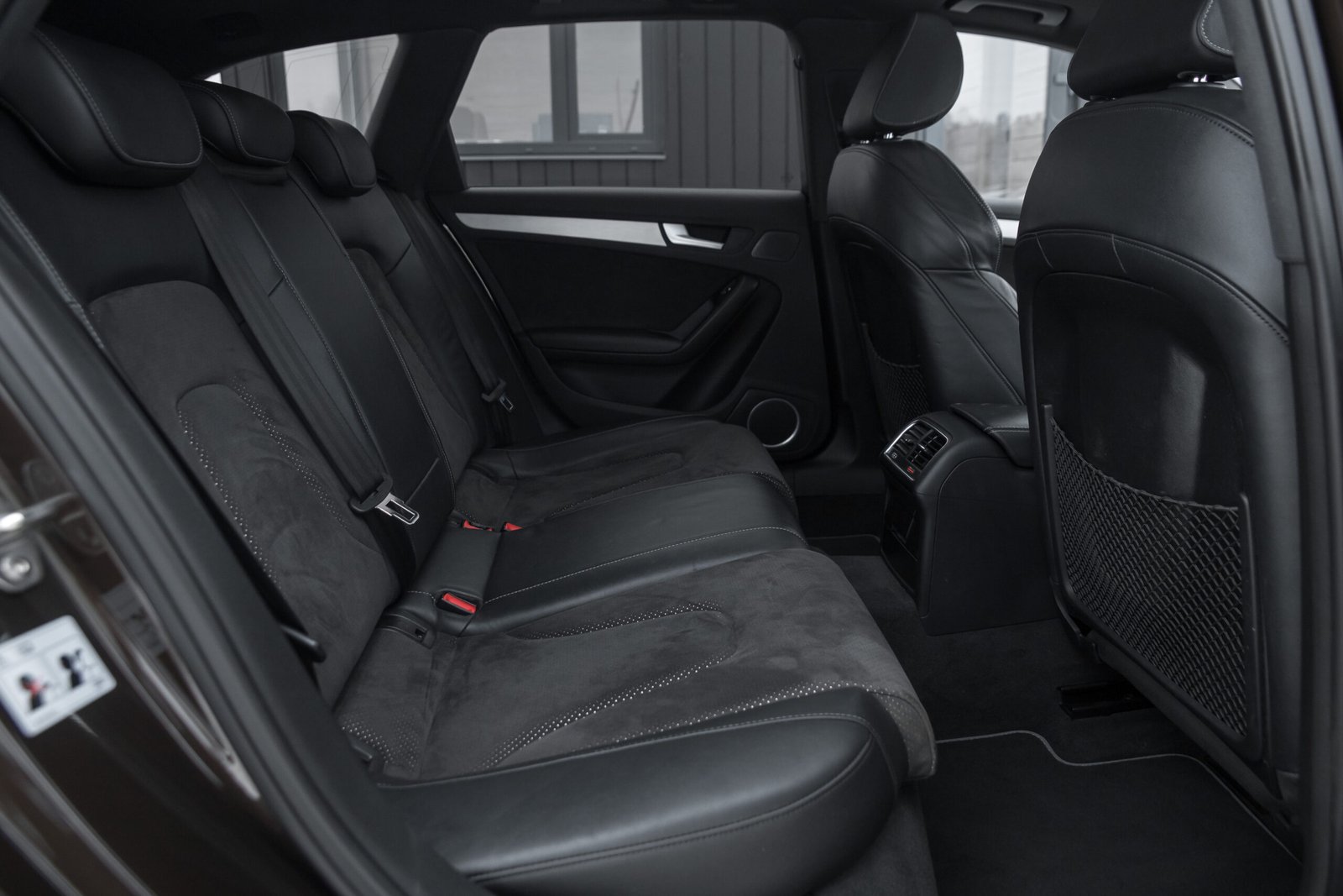 
								AUDI A4 FACELIFT 3.0D 180 KW QUATTRO S-LINE full									