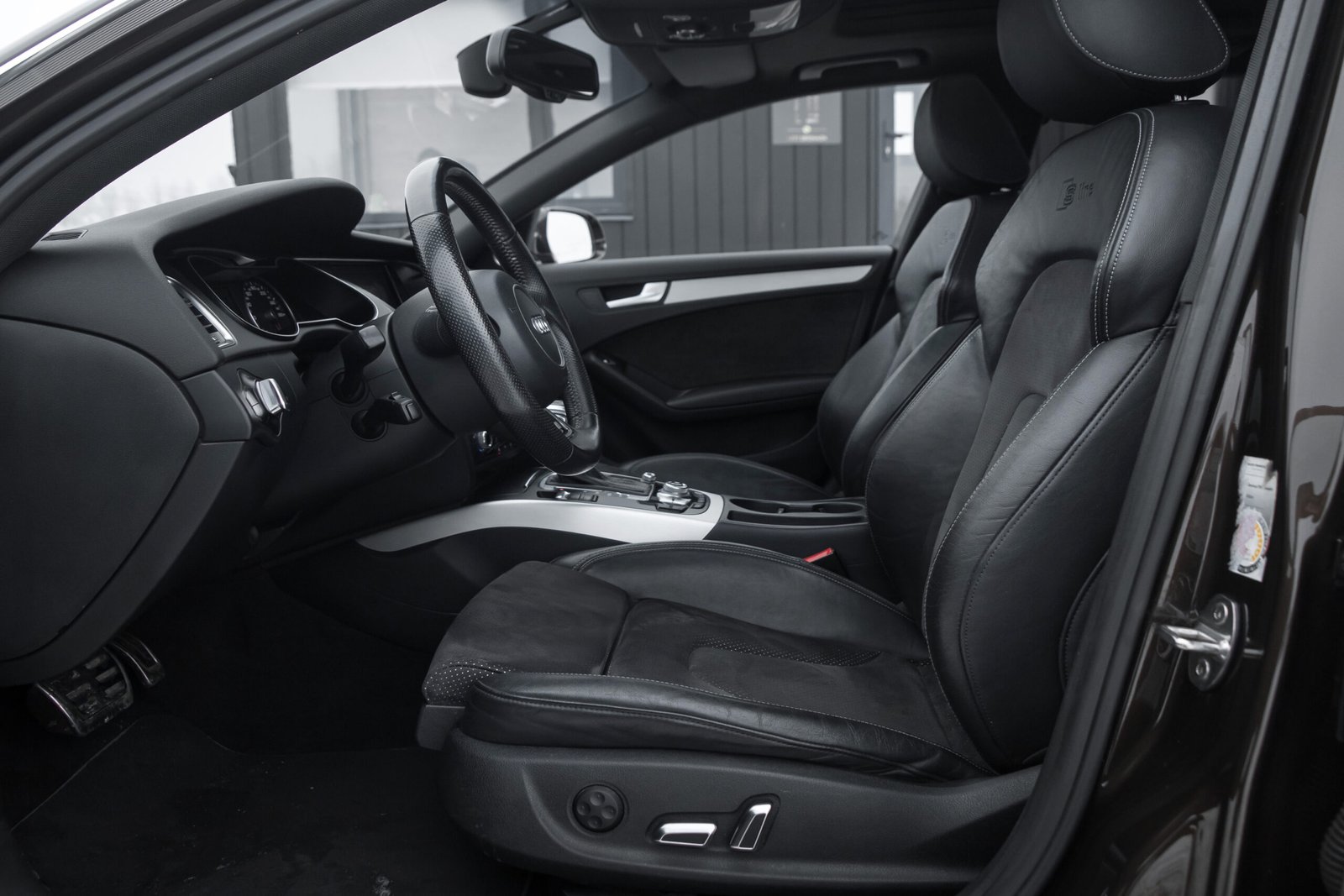 
								AUDI A4 FACELIFT 3.0D 180 KW QUATTRO S-LINE full									