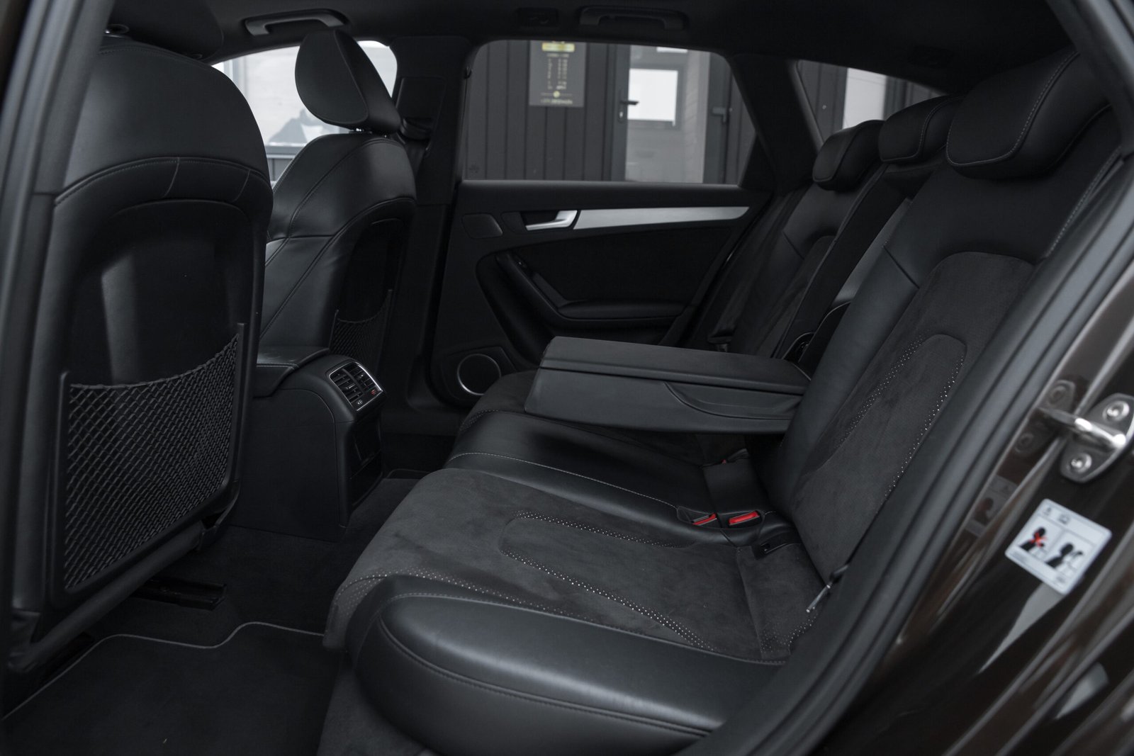 
								AUDI A4 FACELIFT 3.0D 180 KW QUATTRO S-LINE full									