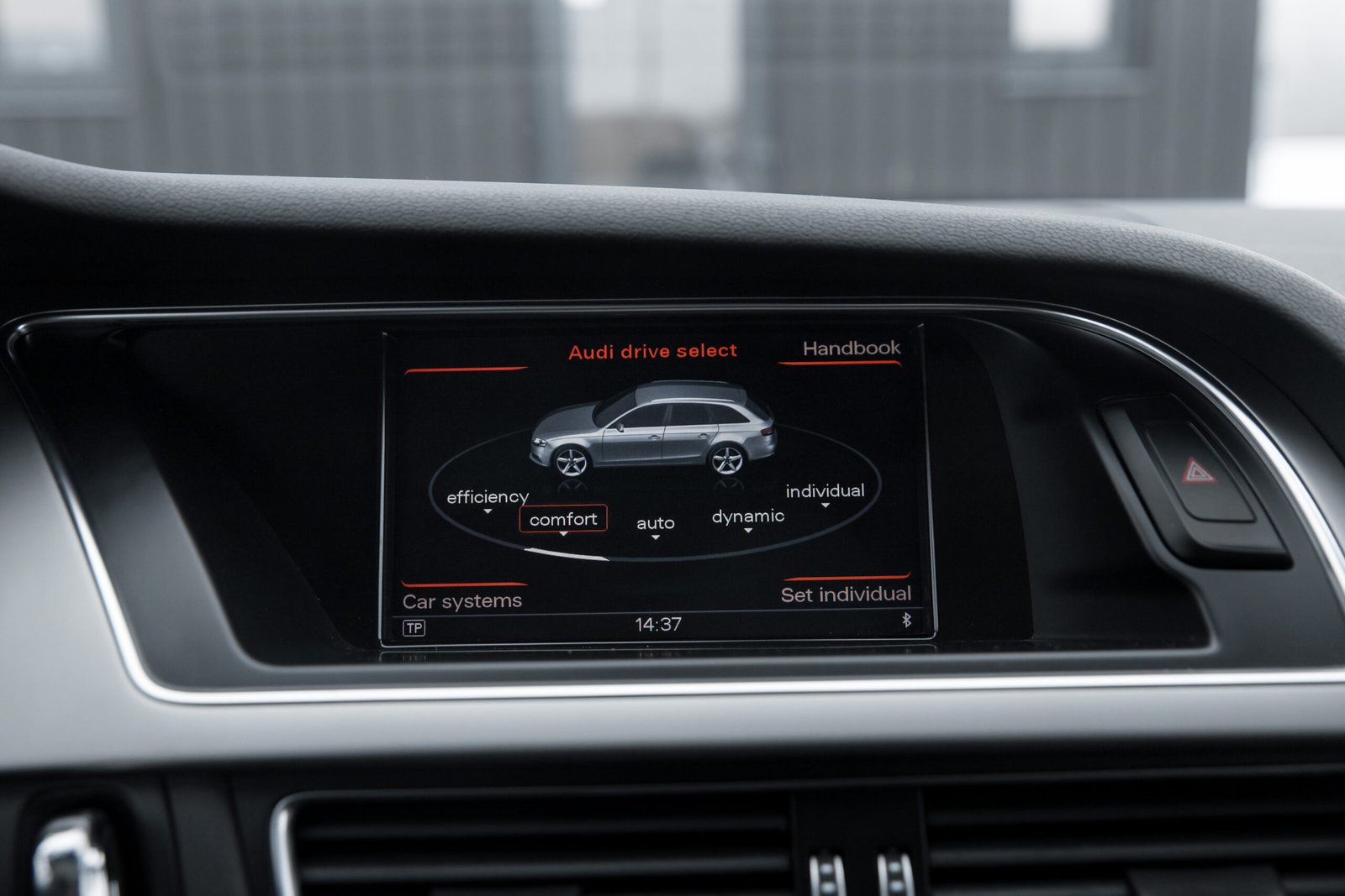 
								AUDI A4 FACELIFT 3.0D 180 KW QUATTRO S-LINE full									