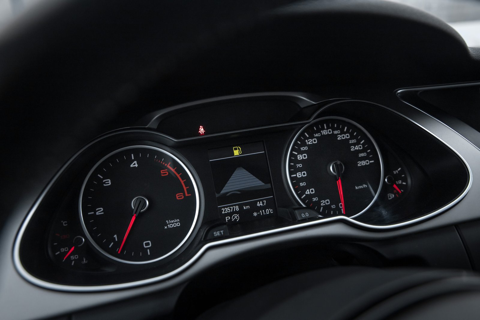 
								AUDI A4 FACELIFT 3.0D 180 KW QUATTRO S-LINE full									