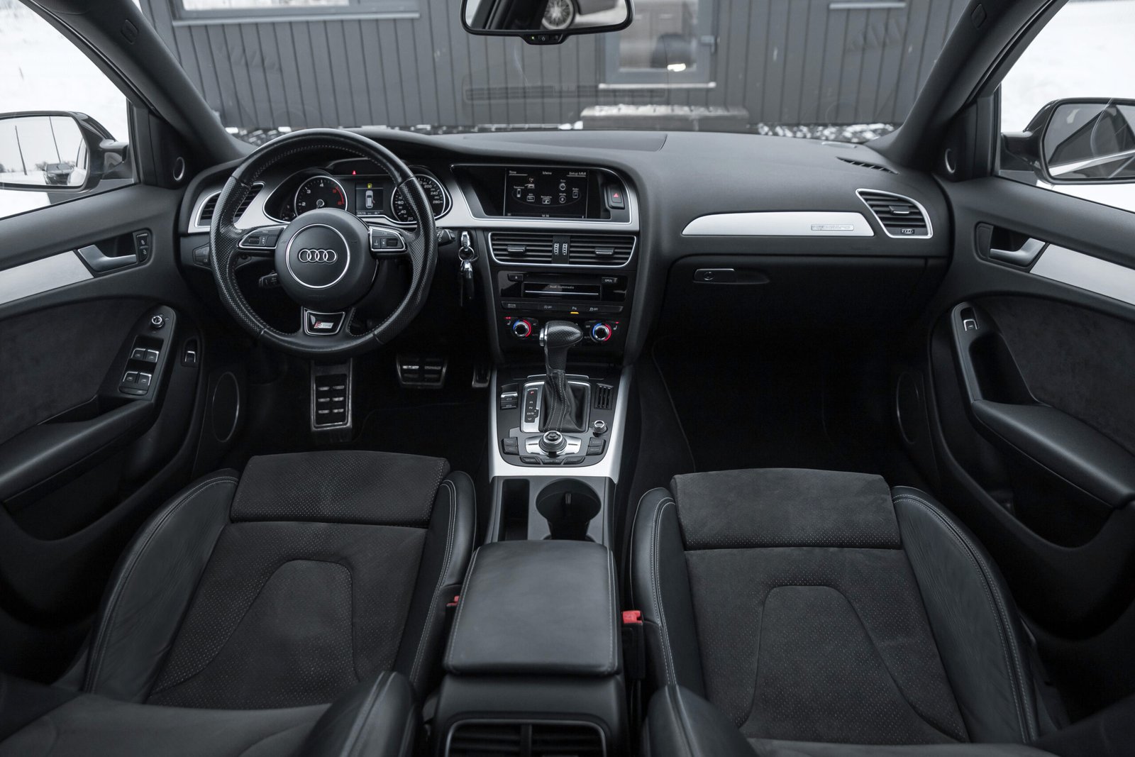 
								AUDI A4 FACELIFT 3.0D 180 KW QUATTRO S-LINE full									