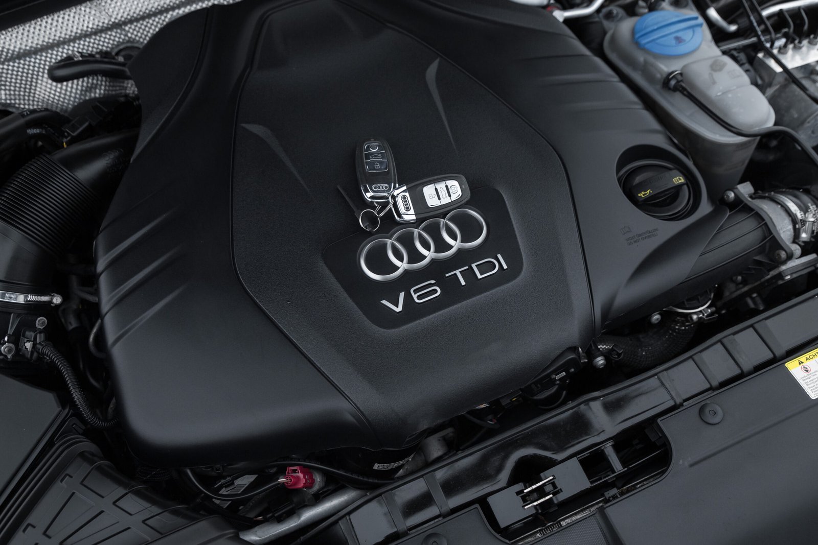 
								AUDI A4 FACELIFT 3.0D 180 KW QUATTRO S-LINE full									