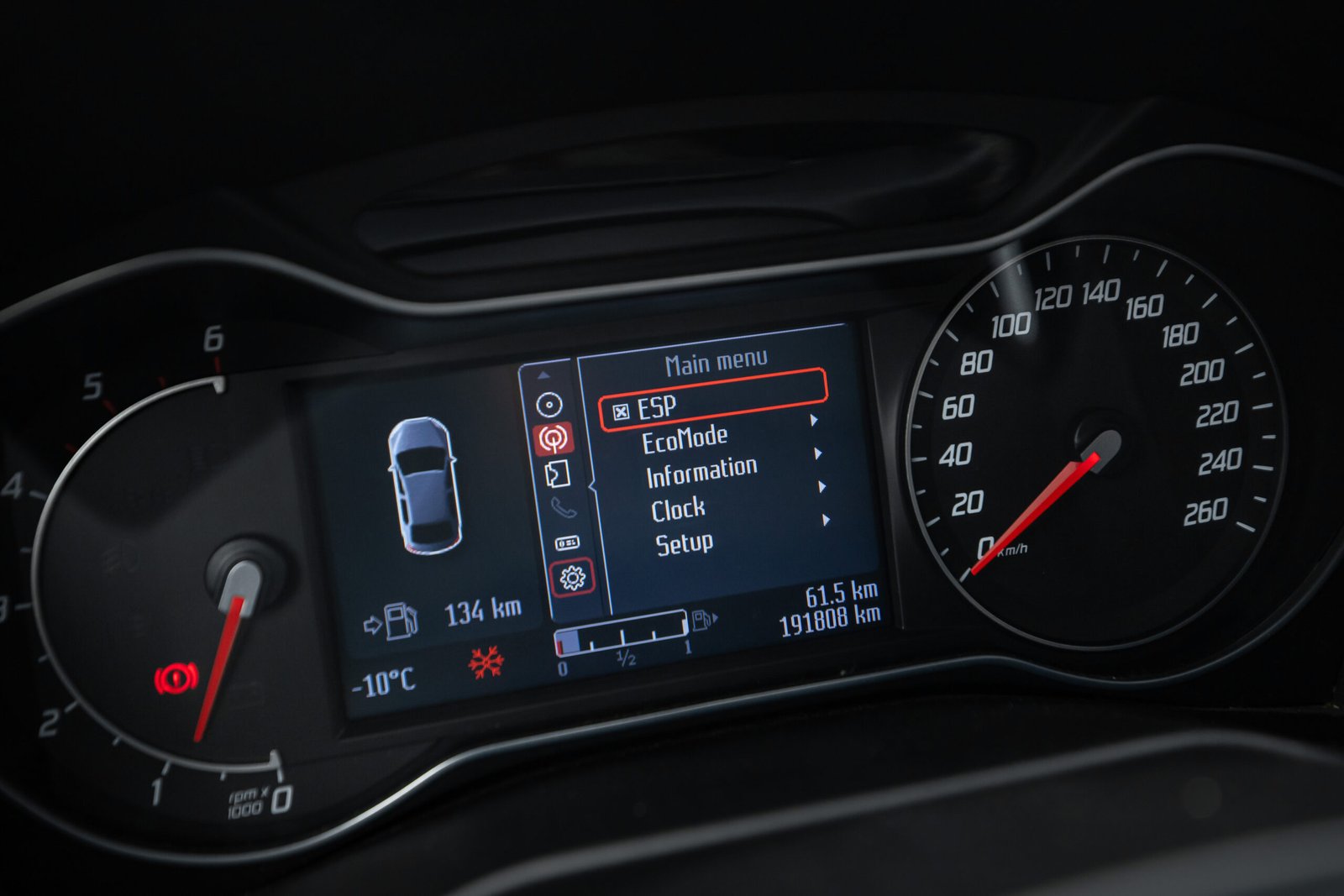 
								FORD MONDEO 1.6D 85KW TITANIUM full									