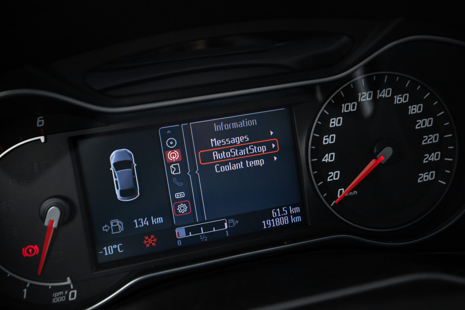 
								FORD MONDEO 1.6D 85KW TITANIUM full									