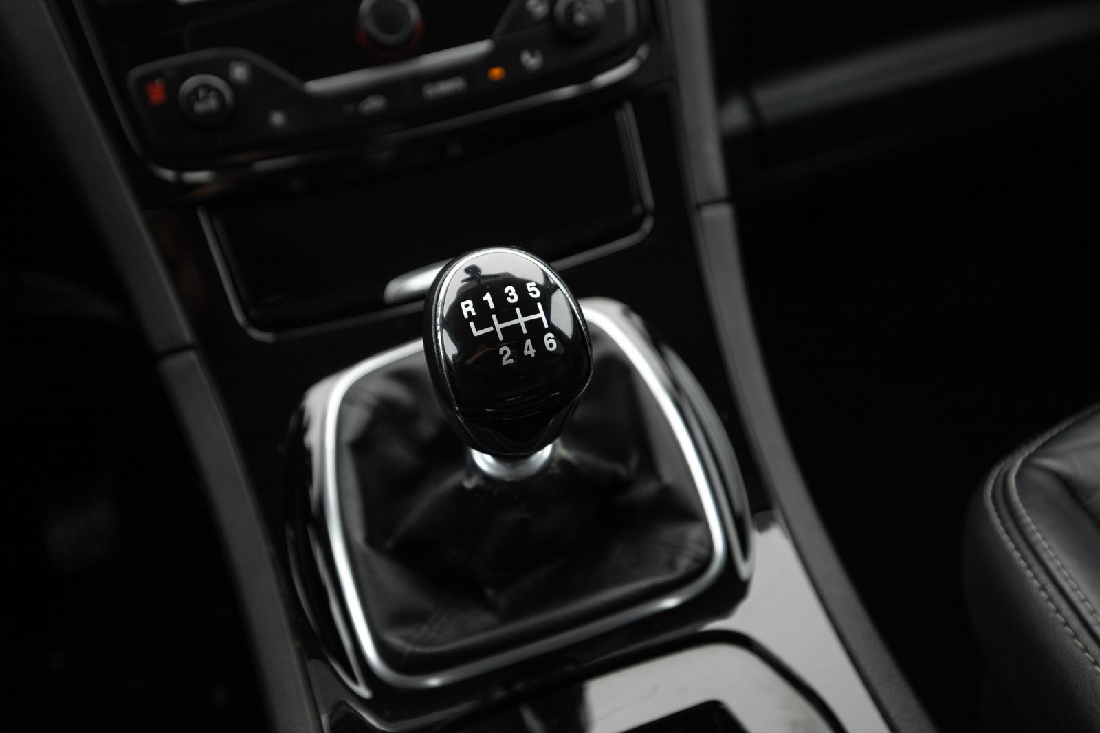 
								FORD S-MAX TITANIUM 2.0D 100KW FACELIFT 7SEATS full									