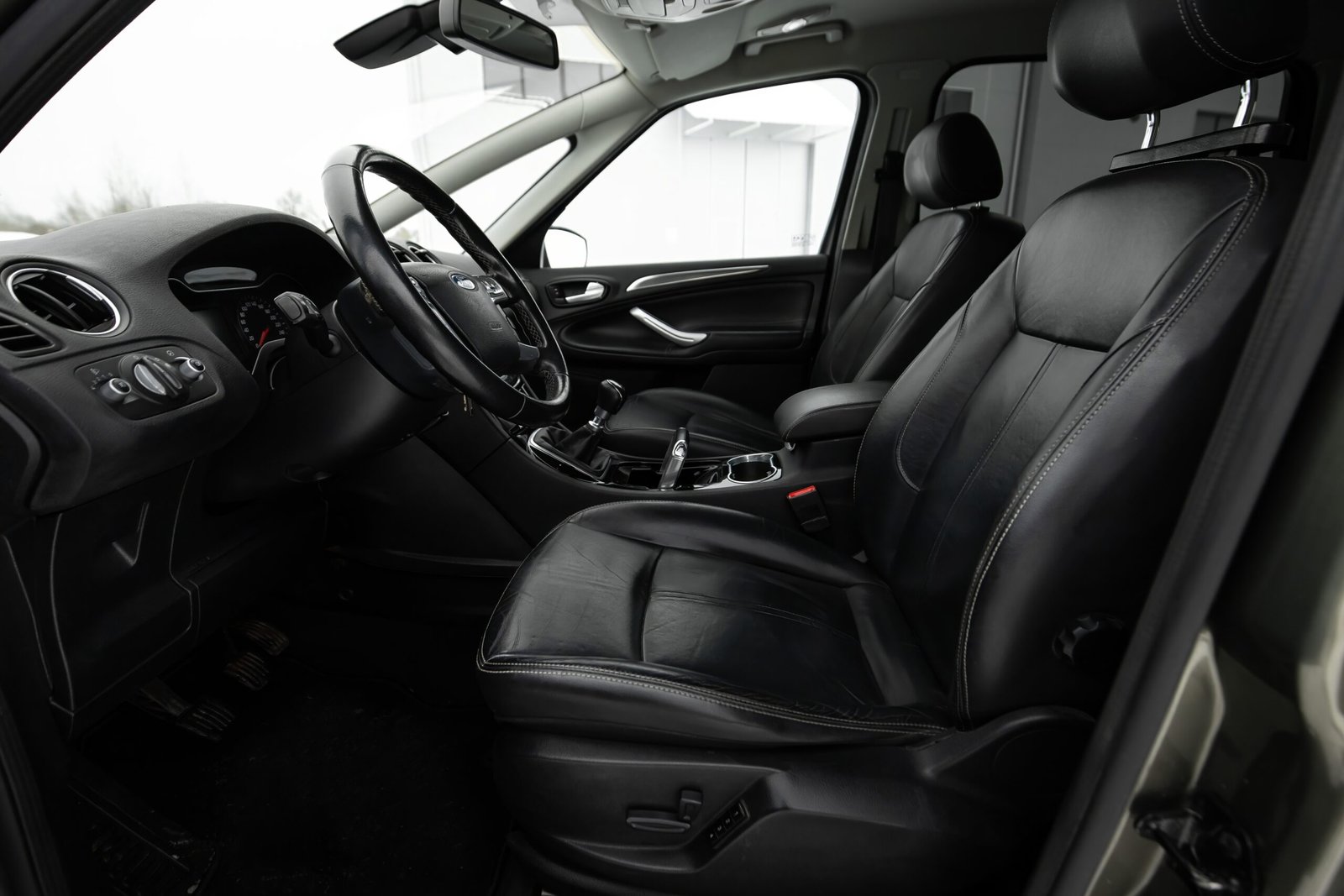 
								FORD S-MAX TITANIUM 2.0D 100KW FACELIFT 7SEATS full									