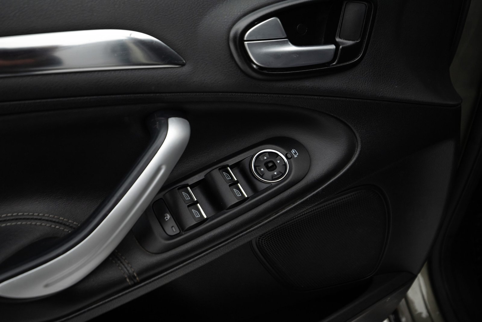 
								FORD S-MAX TITANIUM 2.0D 100KW FACELIFT 7SEATS full									