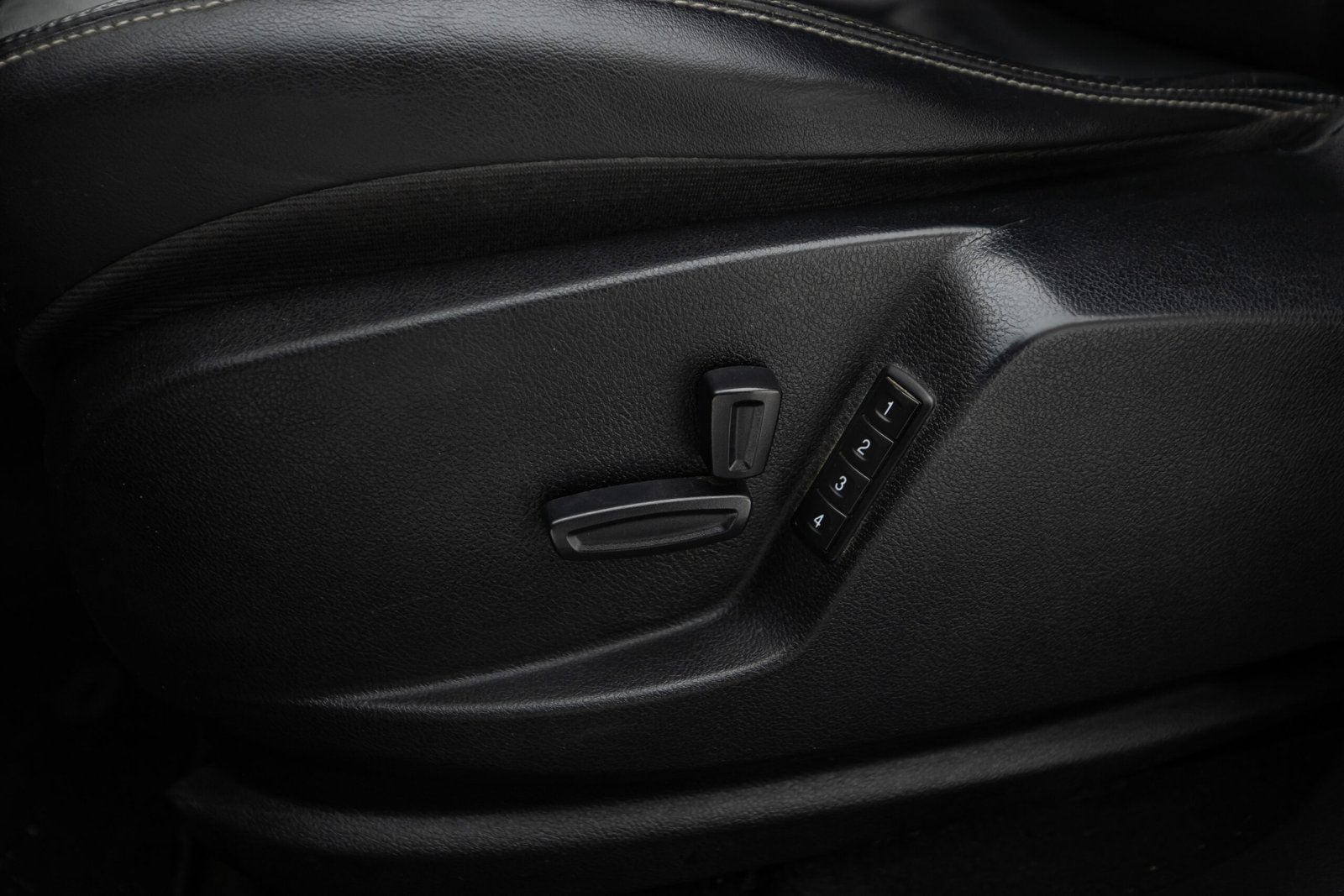 
								FORD S-MAX TITANIUM 2.0D 100KW FACELIFT 7SEATS full									