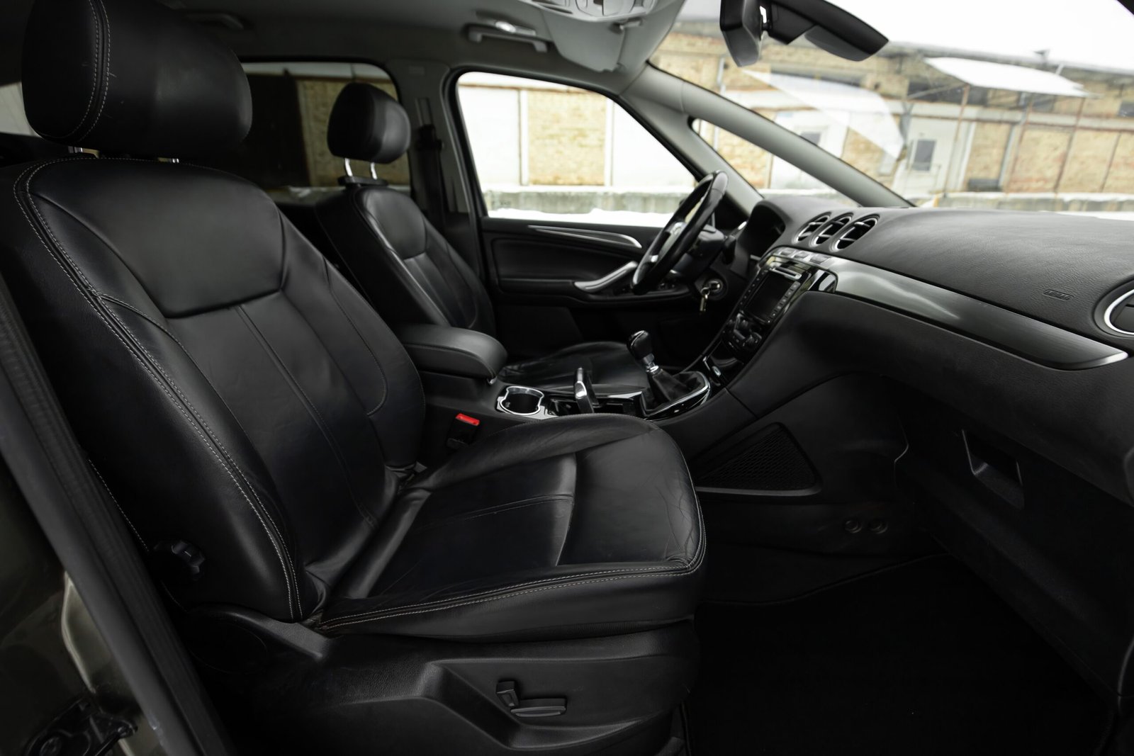 
								FORD S-MAX TITANIUM 2.0D 100KW FACELIFT 7SEATS full									