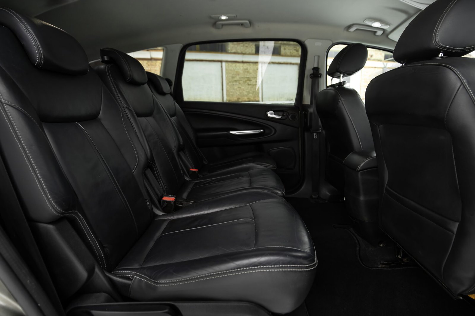 
								FORD S-MAX TITANIUM 2.0D 100KW FACELIFT 7SEATS full									