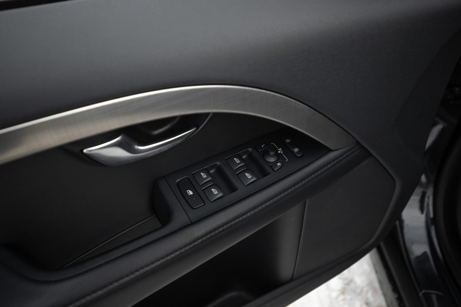 
								VOLVO V70 MOMENTUM 1.6D 85KW FULL OPTIONS full									