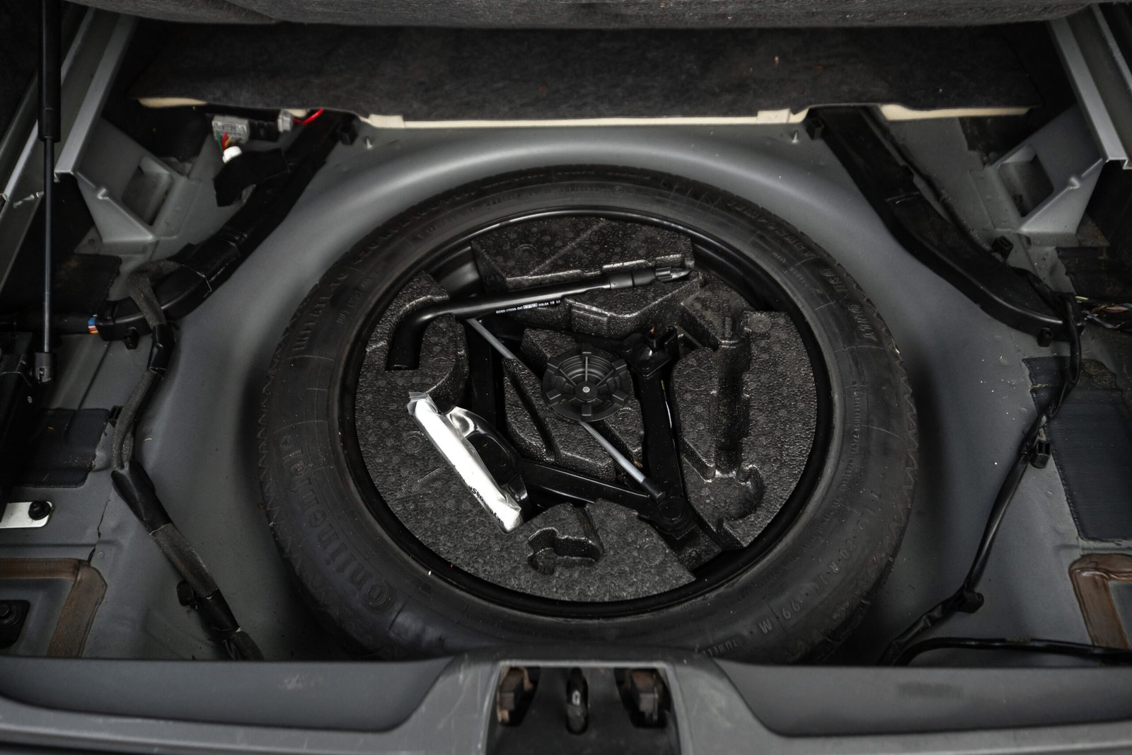 
								VOLVO V70 MOMENTUM 1.6D 85KW FULL OPTIONS full									