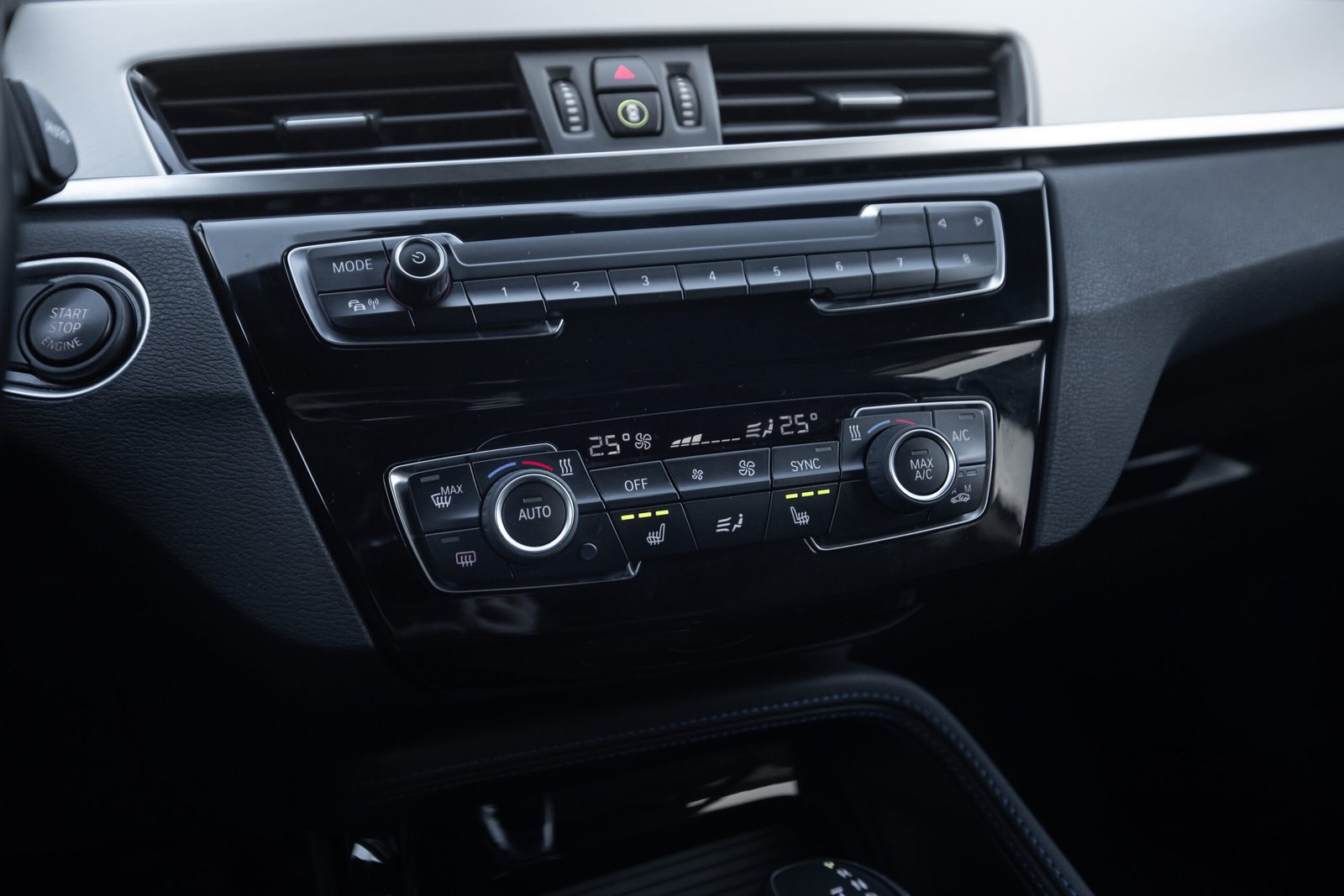 
								BMW X1 2.0D 18D 110KW M-SPORTPAKET FACELIFT full									