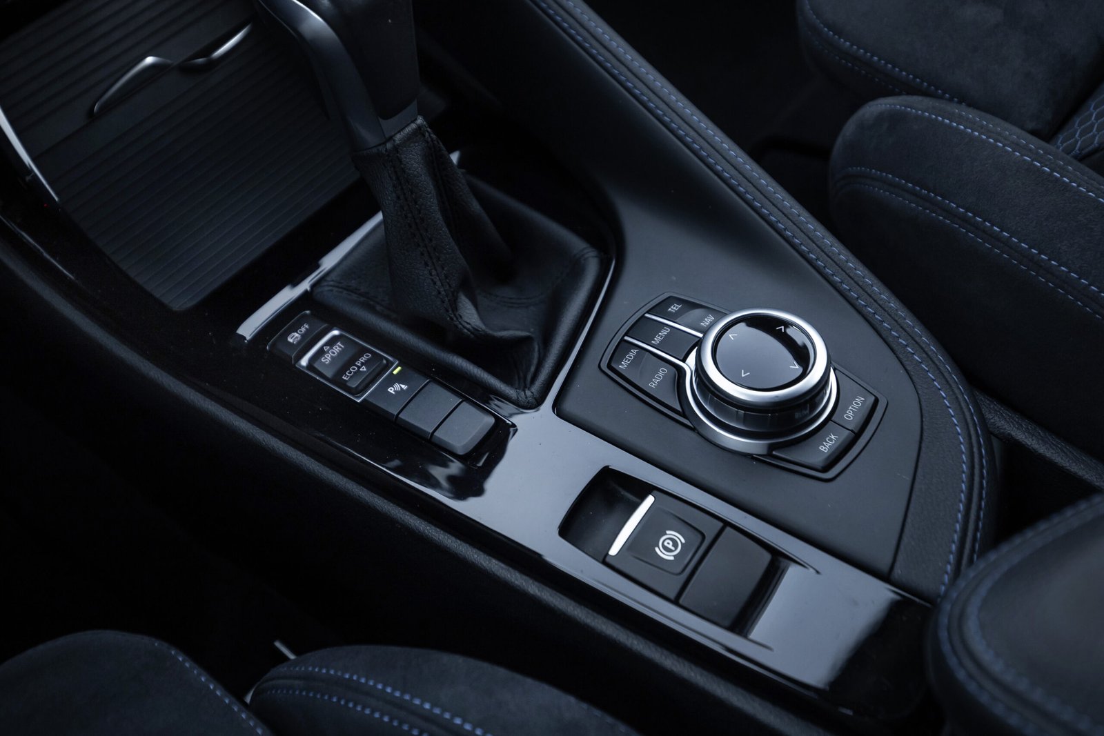 
								BMW X1 2.0D 18D 110KW M-SPORTPAKET FACELIFT full									