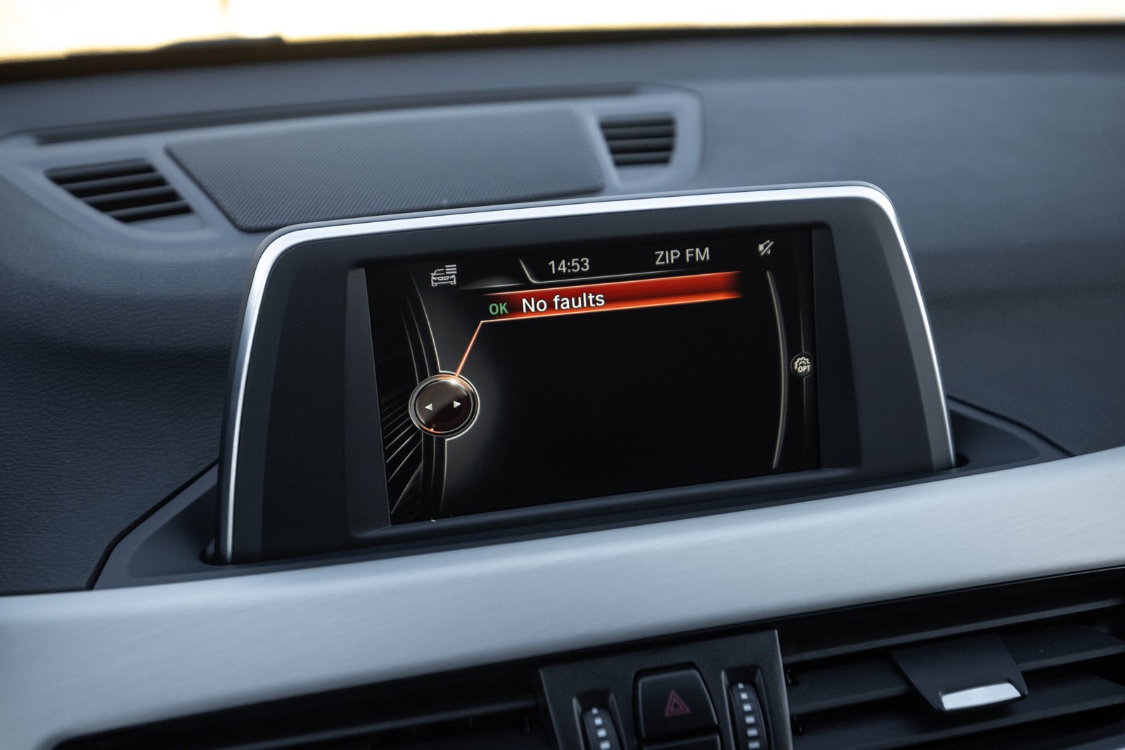 
								BMW X1 2.0D 18D 110KW M-SPORTPAKET FACELIFT full									