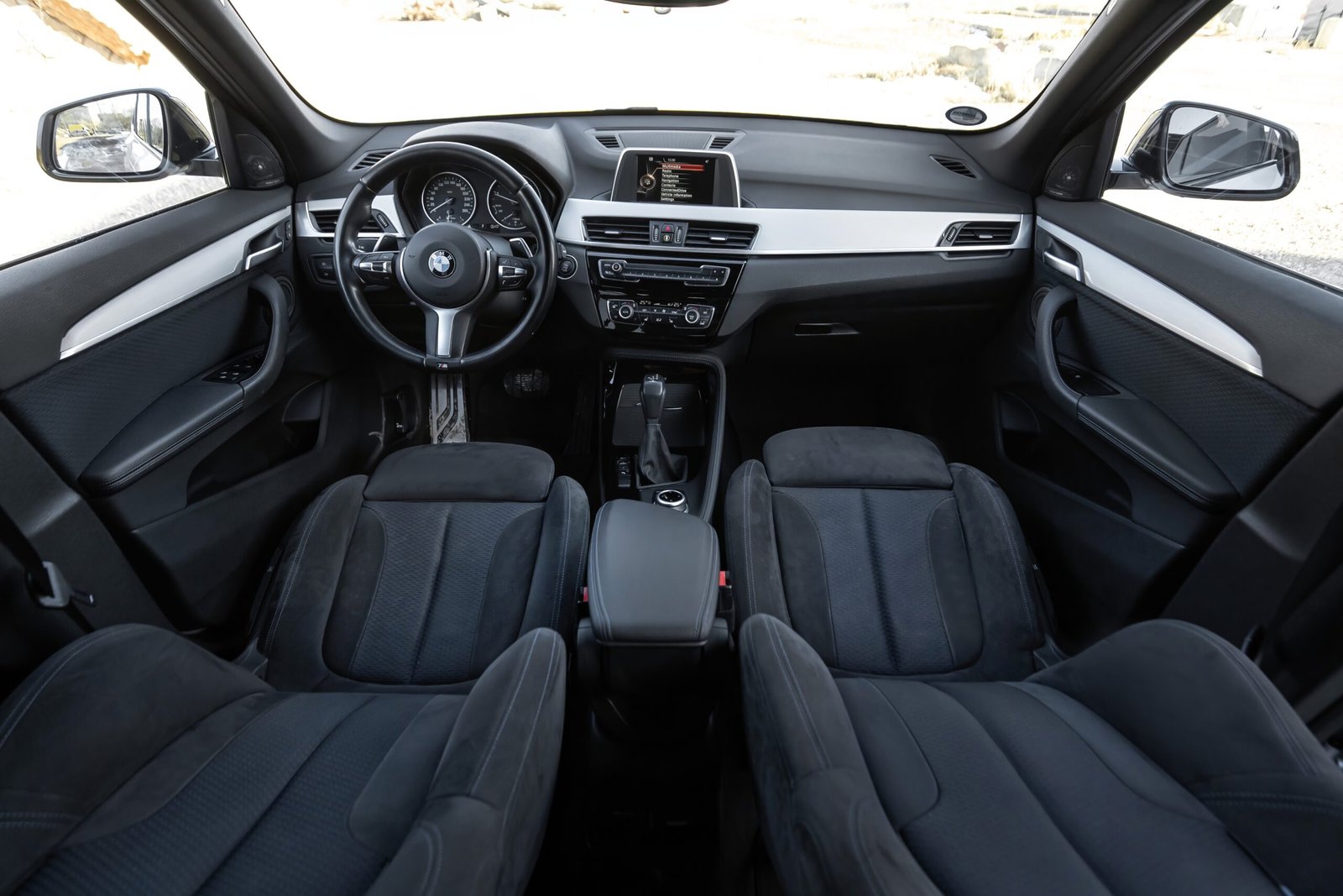 
								BMW X1 2.0D 18D 110KW M-SPORTPAKET FACELIFT full									