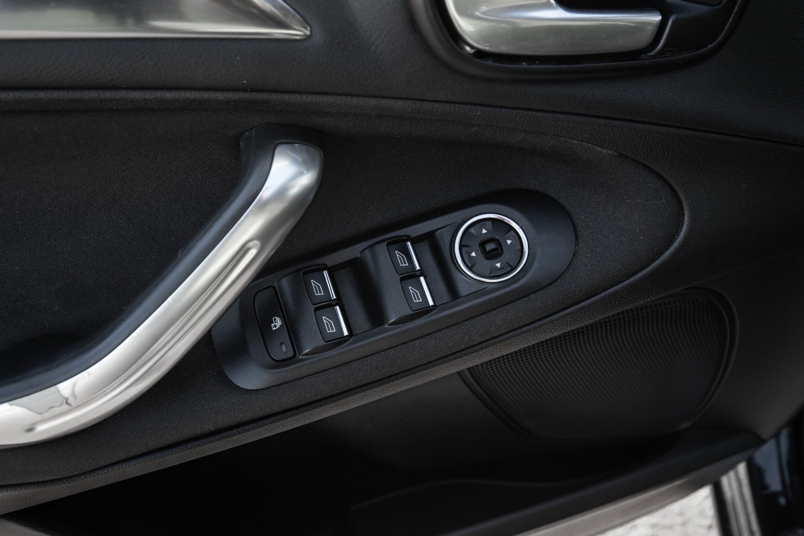 
								FORD S-MAX TITANIUM 2.2D 147KW AUTOMATS PILNAIS full									