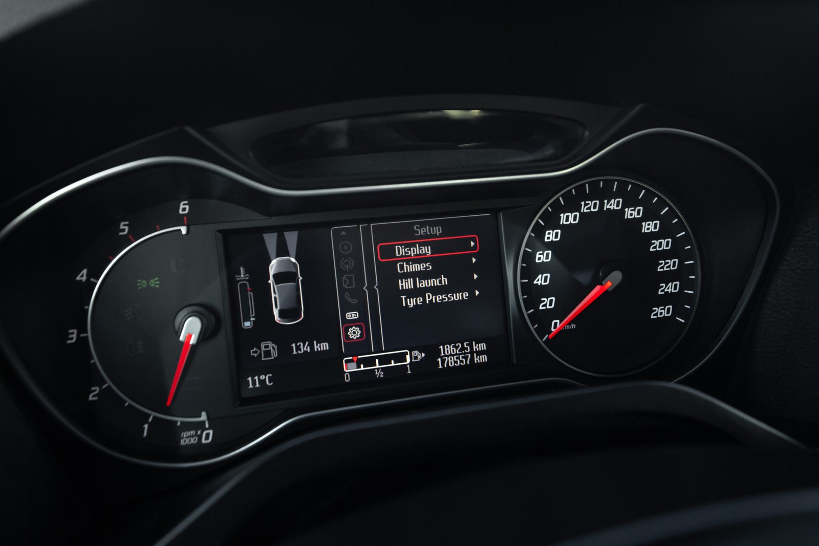 
								FORD S-MAX TITANIUM 2.0D 120KW AUTOMATS full									