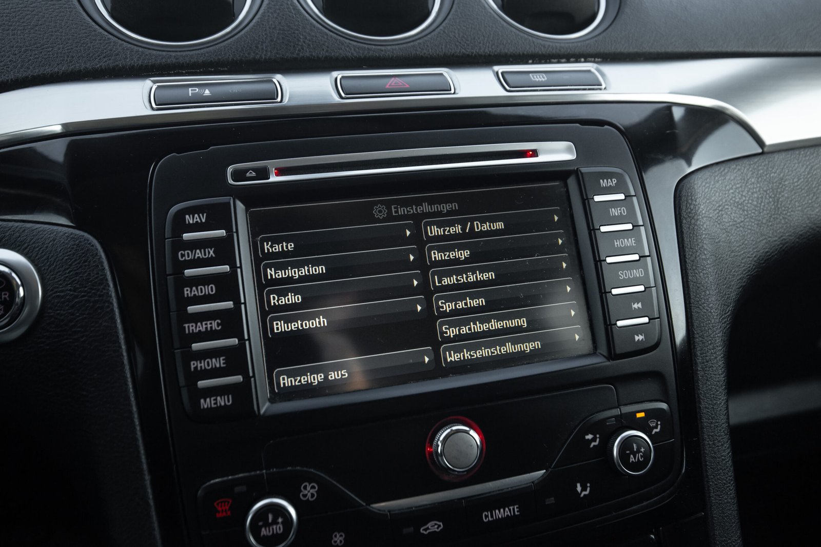 
								FORD S-MAX TITANIUM 2.0D 120KW AUTOMATS full									