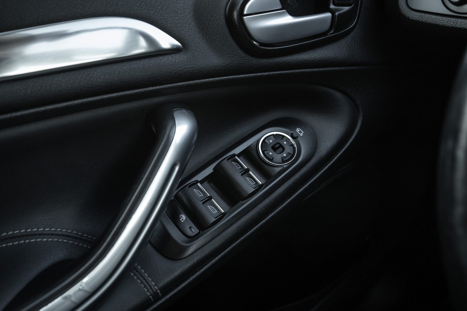 
								FORD S-MAX TITANIUM 2.0D 120KW AUTOMATS full									