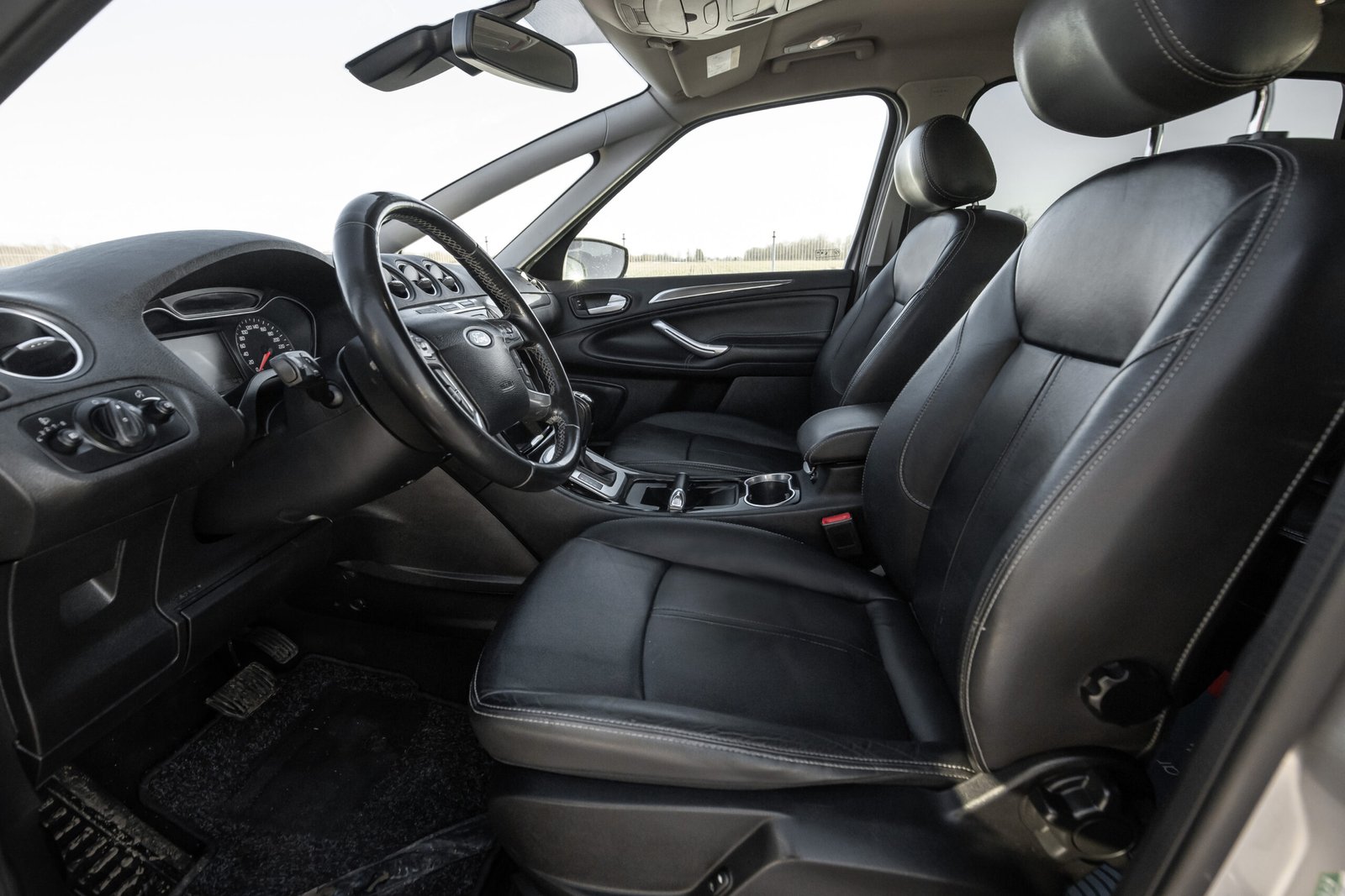 
								FORD S-MAX TITANIUM 2.0D 120KW AUTOMATS full									