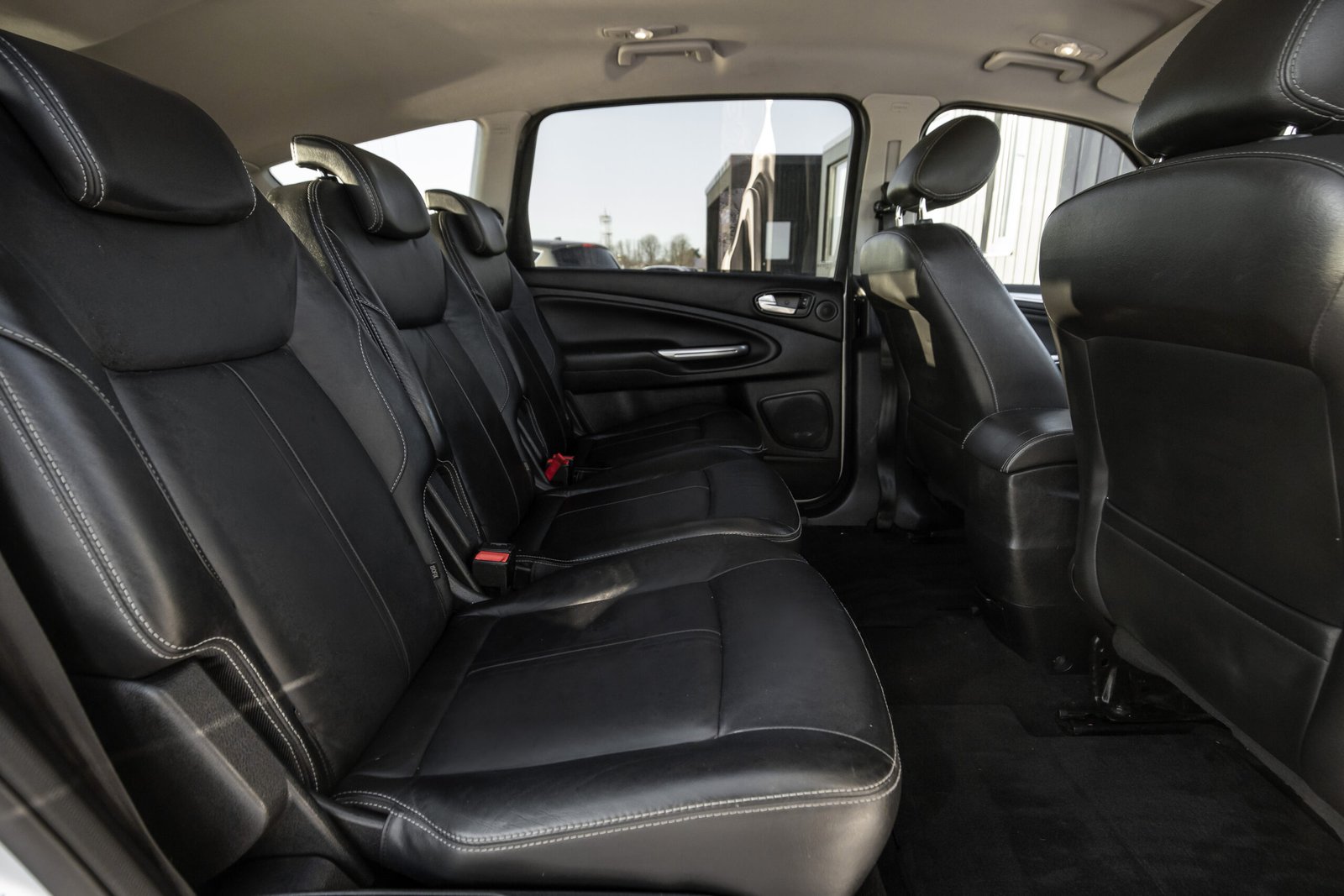 
								FORD S-MAX TITANIUM 2.0D 120KW AUTOMATS full									