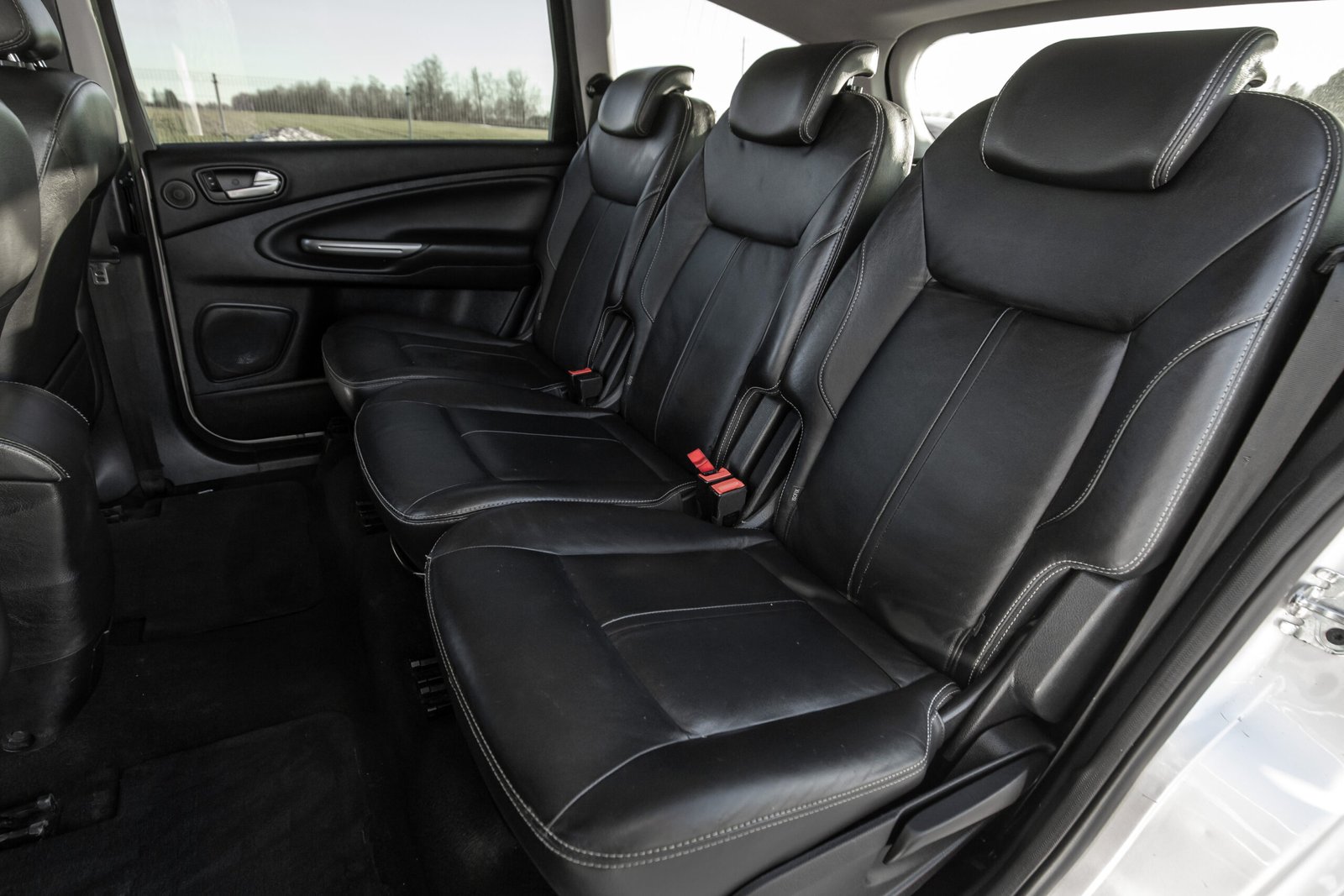 
								FORD S-MAX TITANIUM 2.0D 120KW AUTOMATS full									