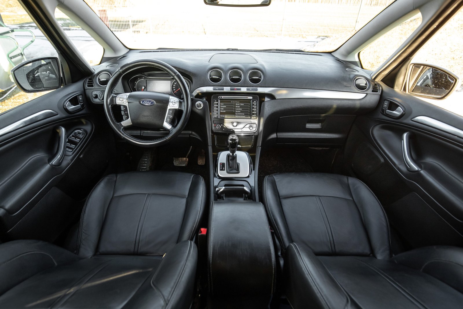 
								FORD S-MAX TITANIUM 2.0D 120KW AUTOMATS full									