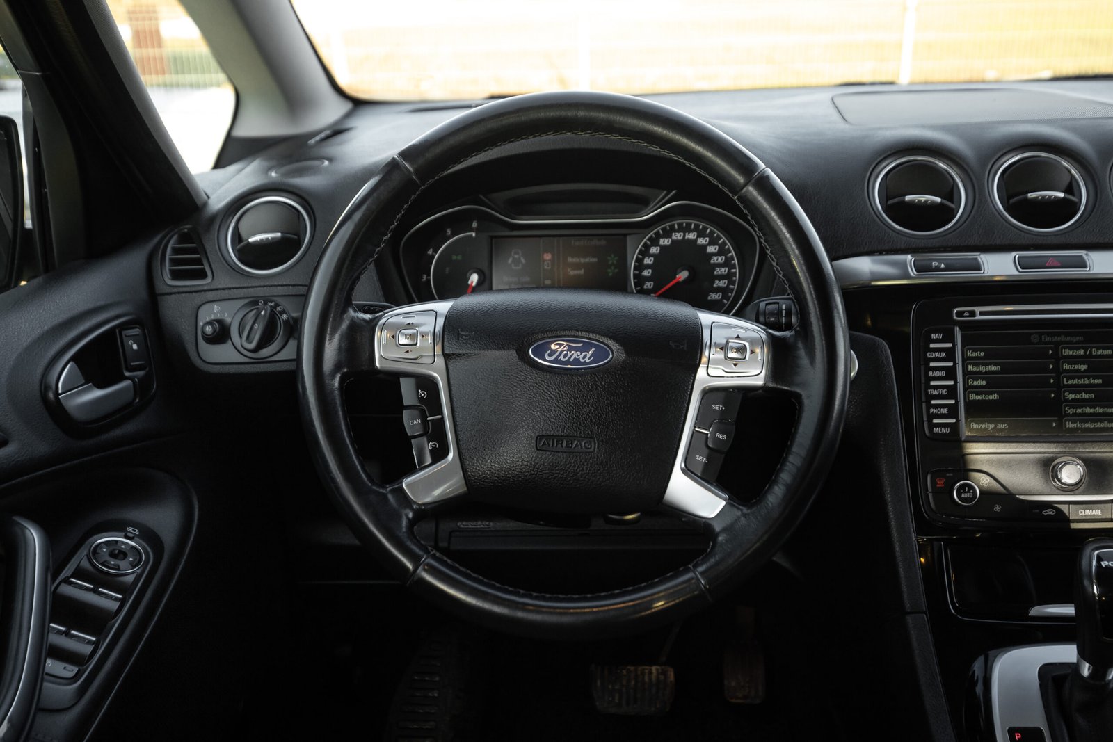 
								FORD S-MAX TITANIUM 2.0D 120KW AUTOMATS full									