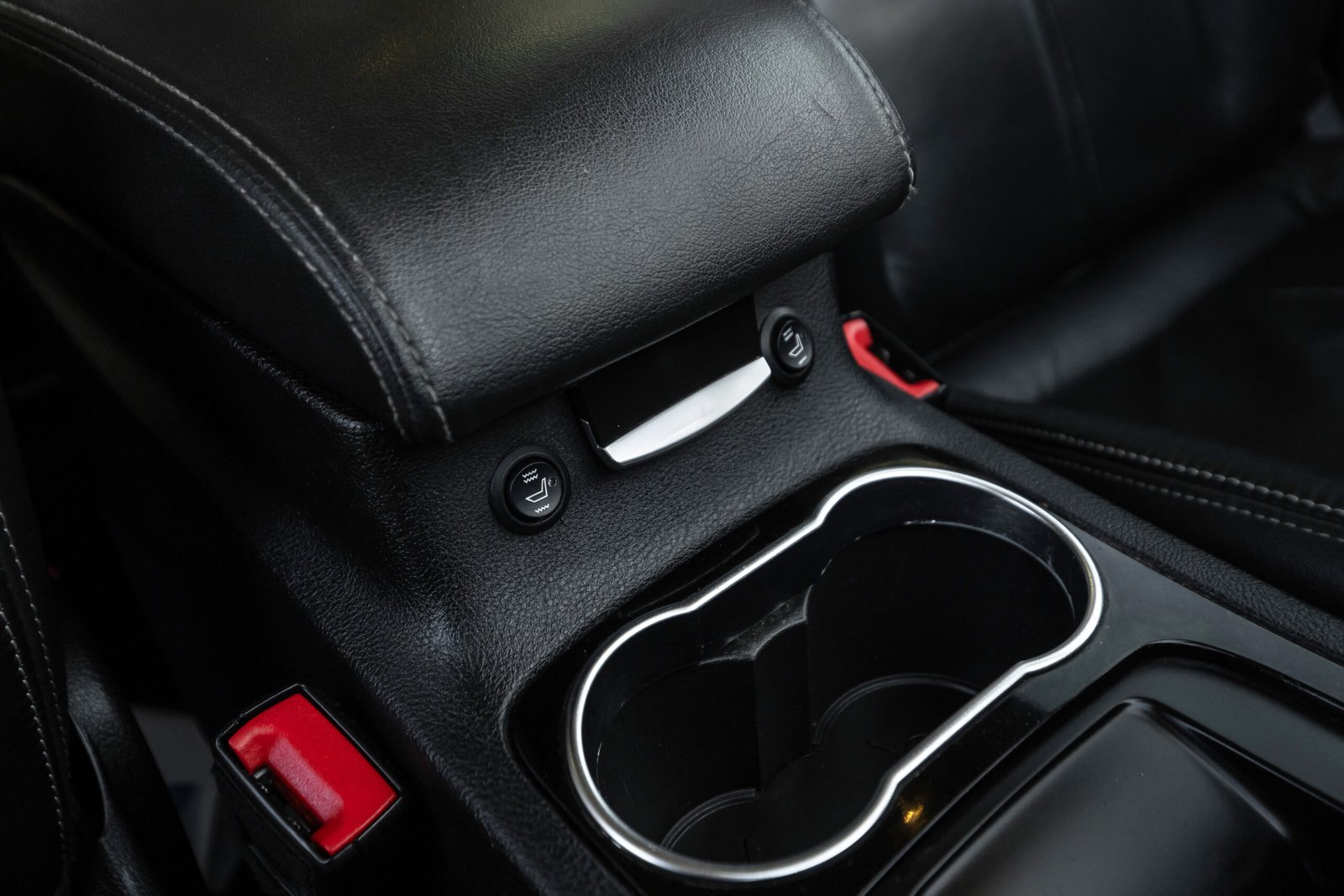 
								FORD S-MAX TITANIUM 2.0D 120KW AUTOMATS full									