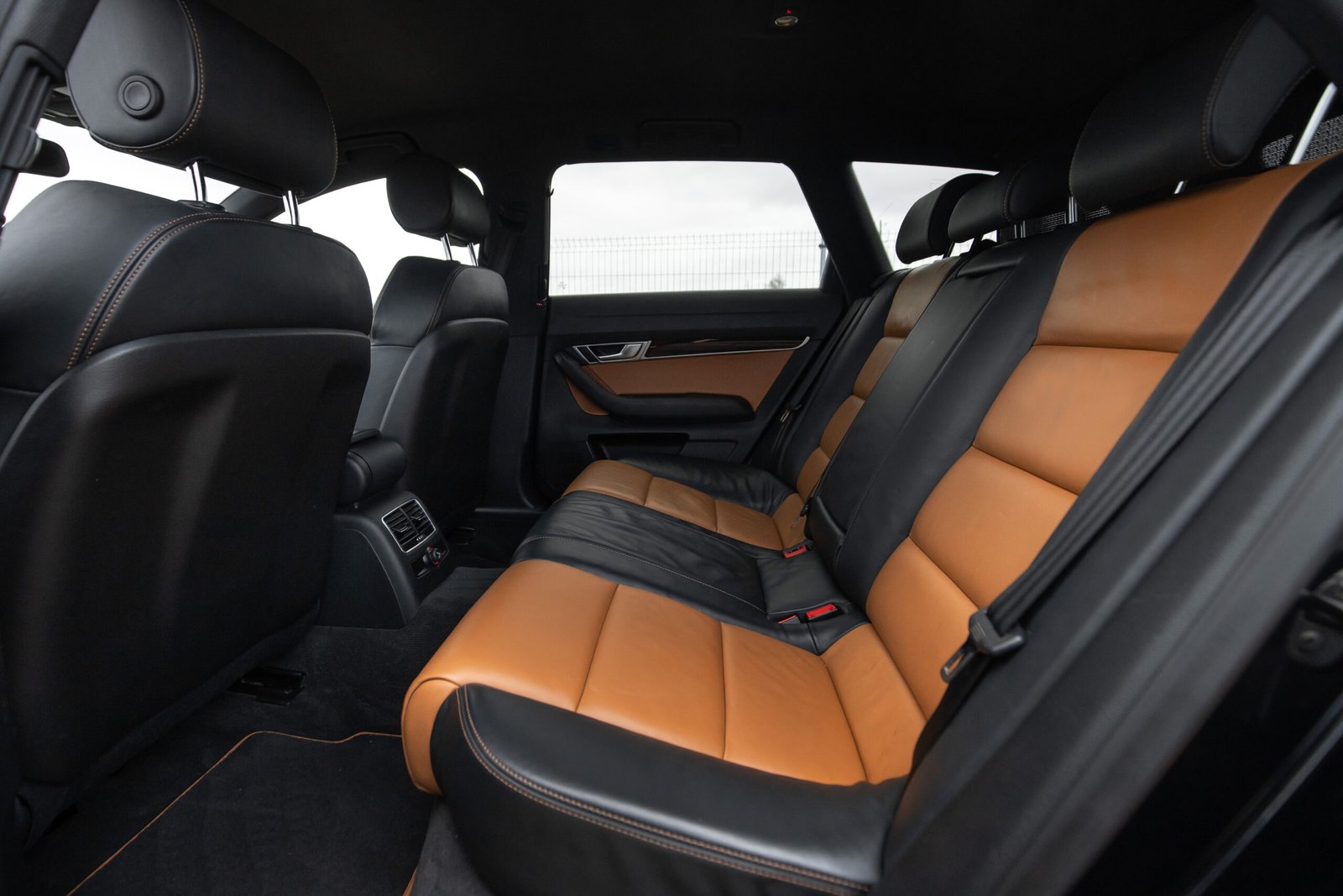 
								AUDI A6 EXCLUSIVE 2.0TDI 100KW full									