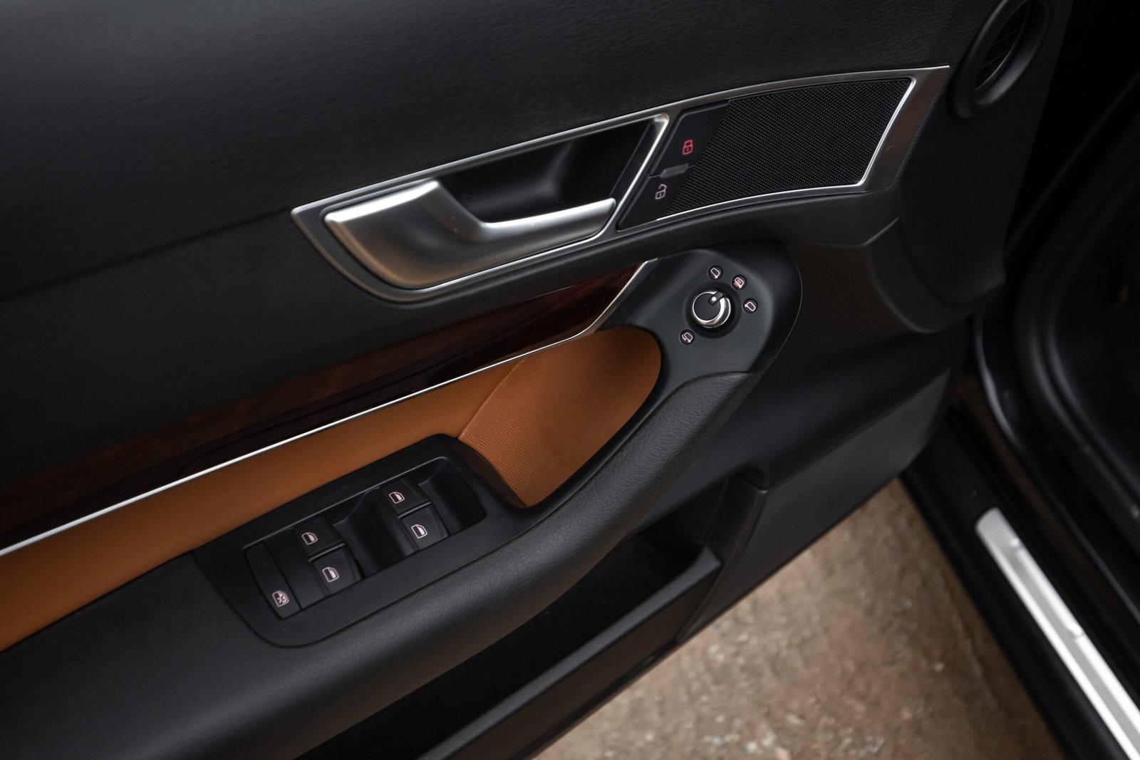 
								AUDI A6 EXCLUSIVE 2.0TDI 100KW full									