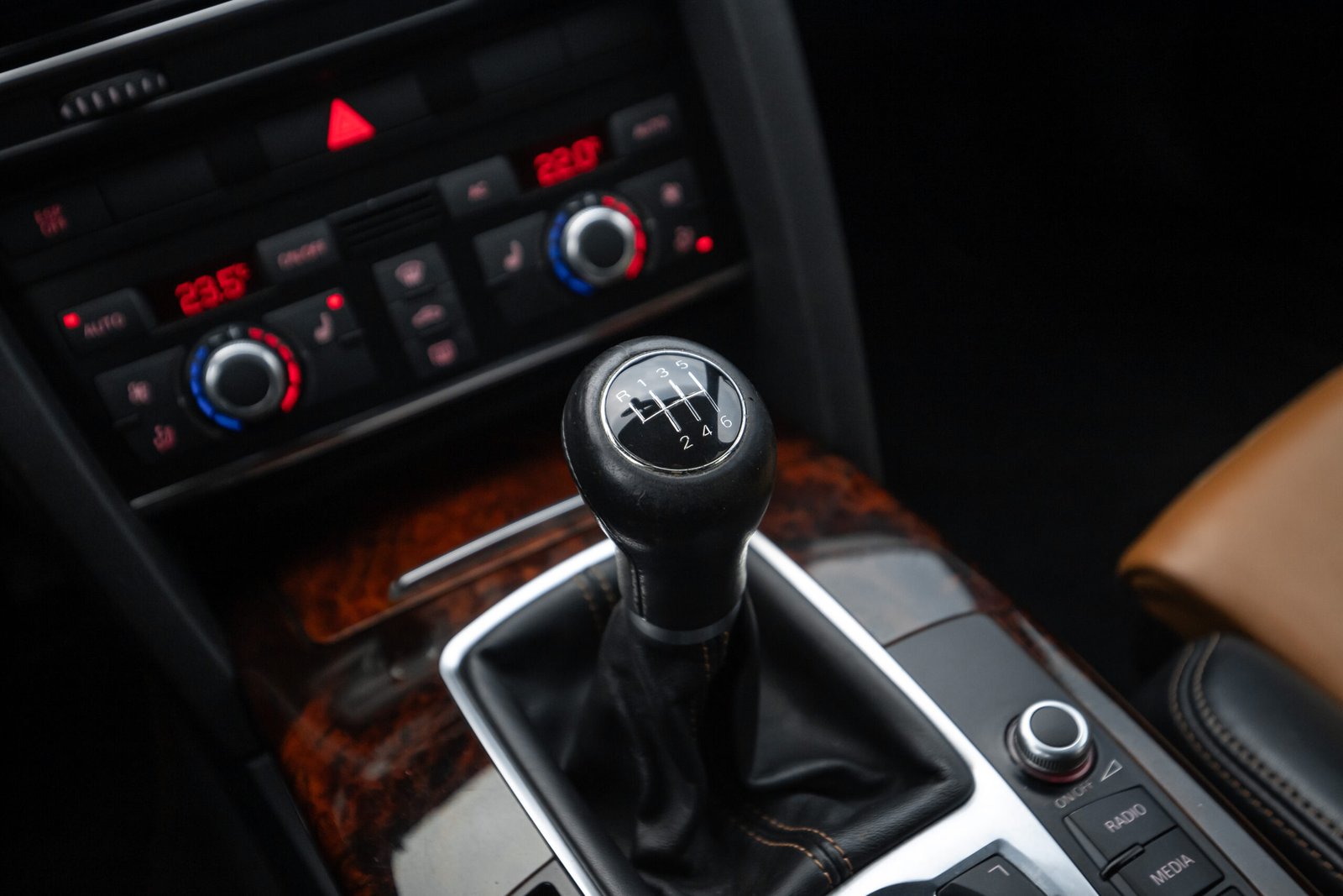 
								AUDI A6 EXCLUSIVE 2.0TDI 100KW full									